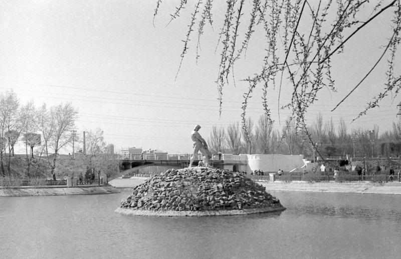Исчезнувший фонтан "Самсон" в парке Чкалова (Днепропетровск)